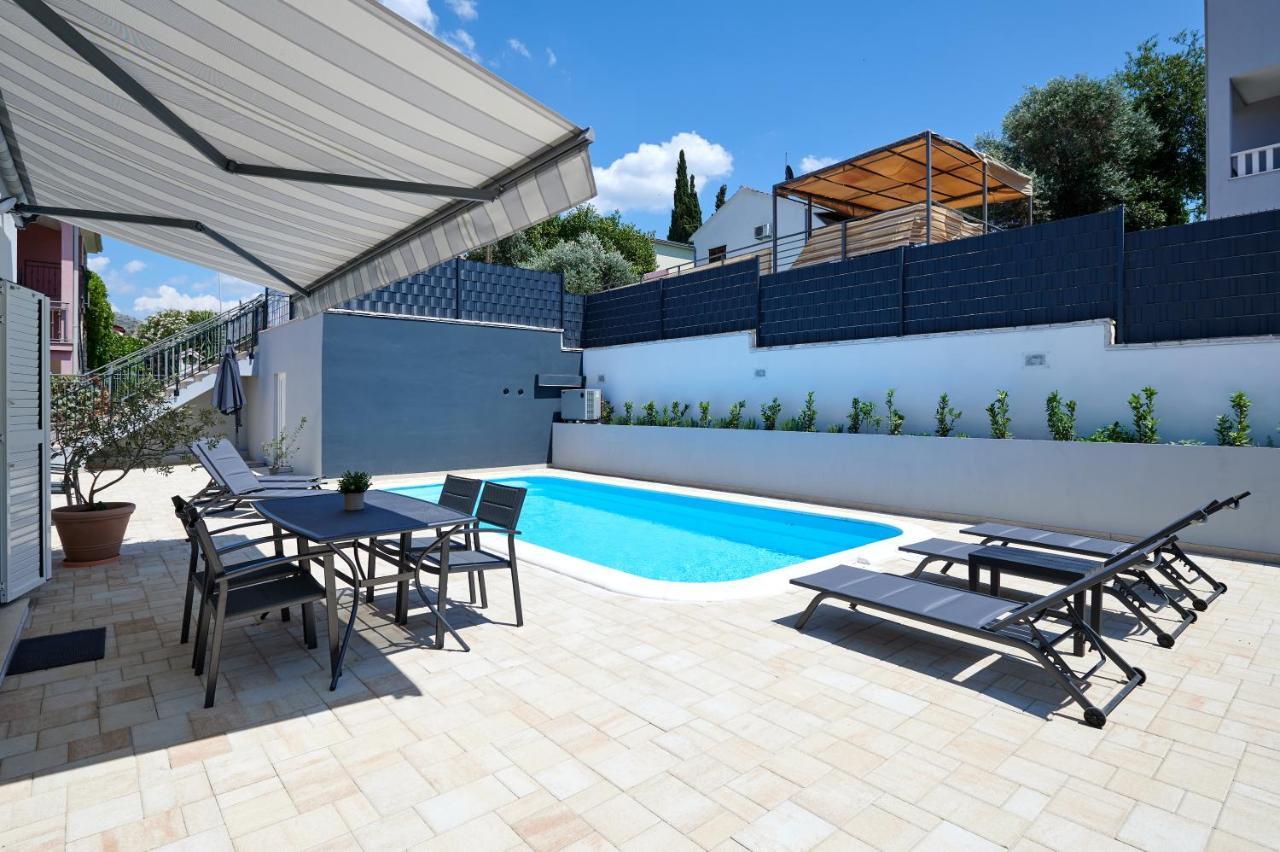 Nela & Sara - 2 Apartments With Heated Swimming Pool Seget Vranjica Extérieur photo