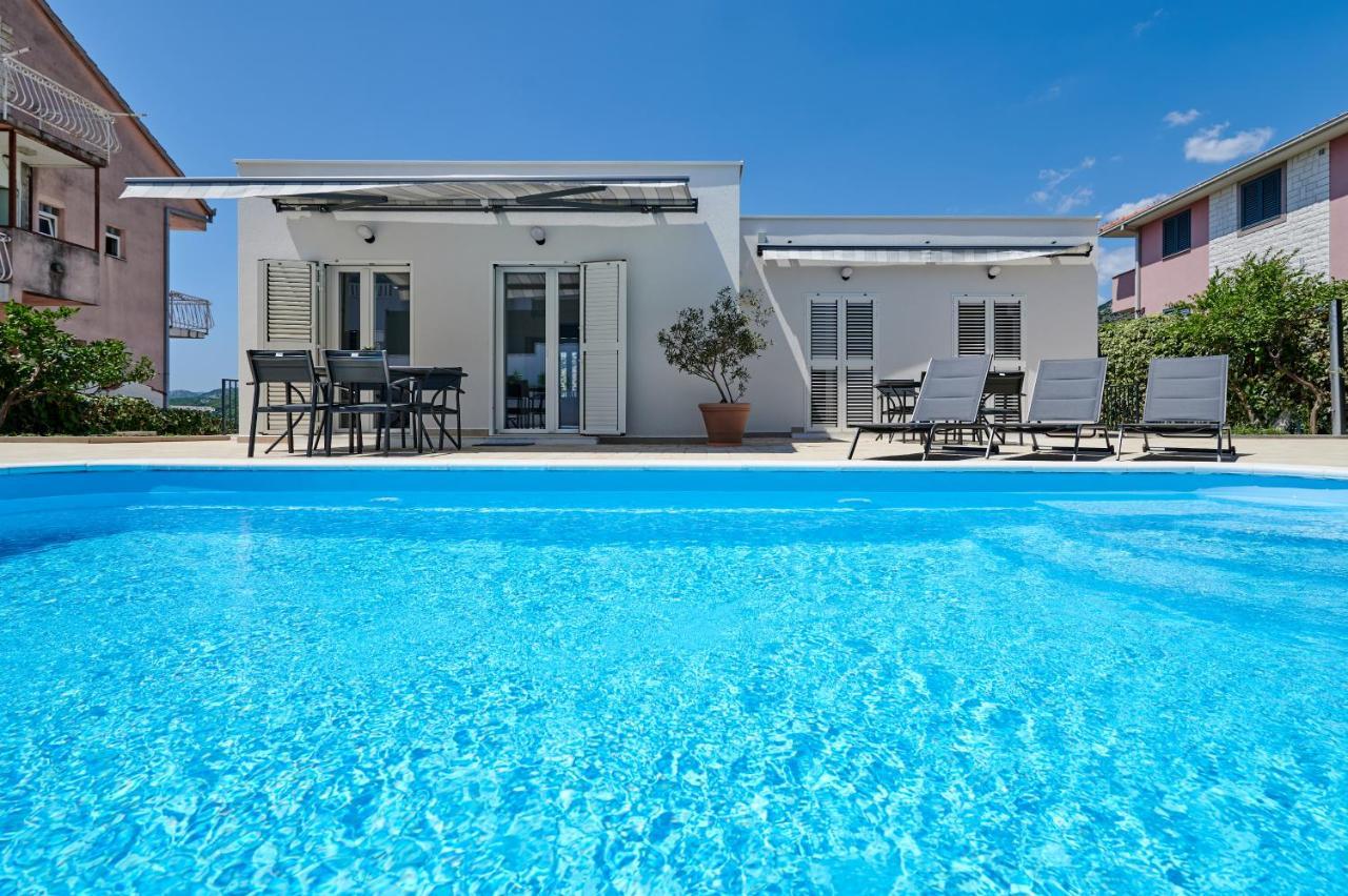 Nela & Sara - 2 Apartments With Heated Swimming Pool Seget Vranjica Extérieur photo