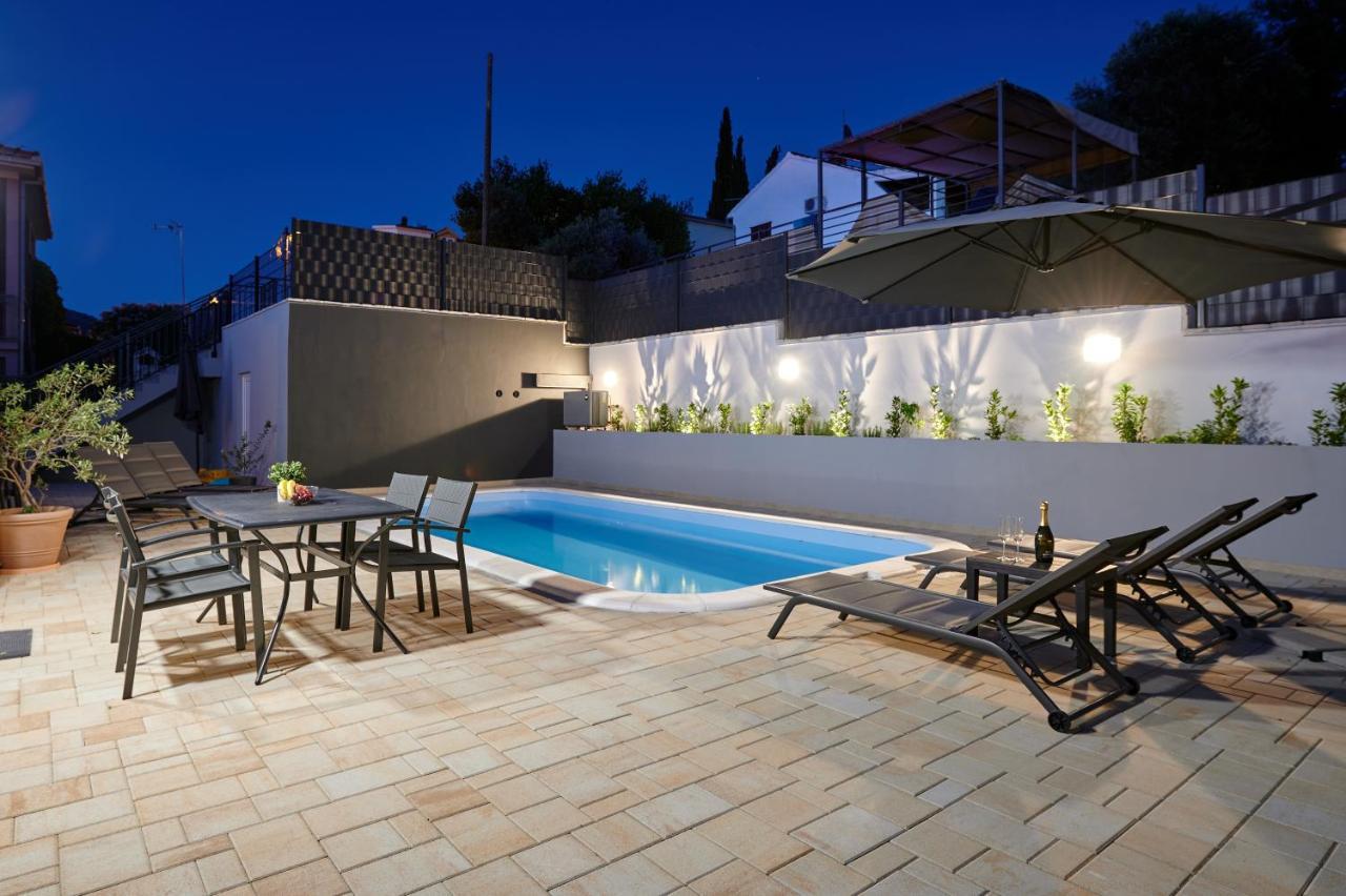 Nela & Sara - 2 Apartments With Heated Swimming Pool Seget Vranjica Extérieur photo