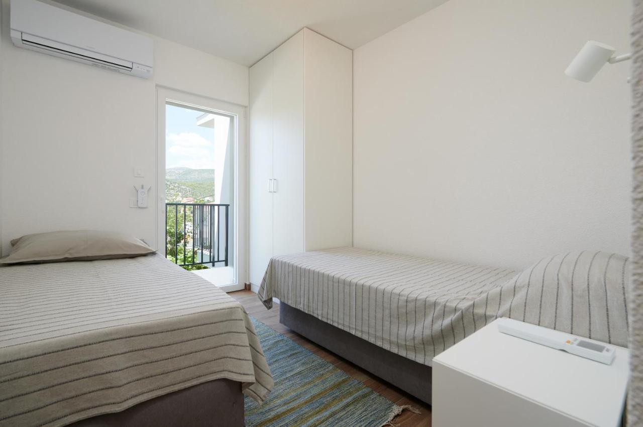 Nela & Sara - 2 Apartments With Heated Swimming Pool Seget Vranjica Extérieur photo