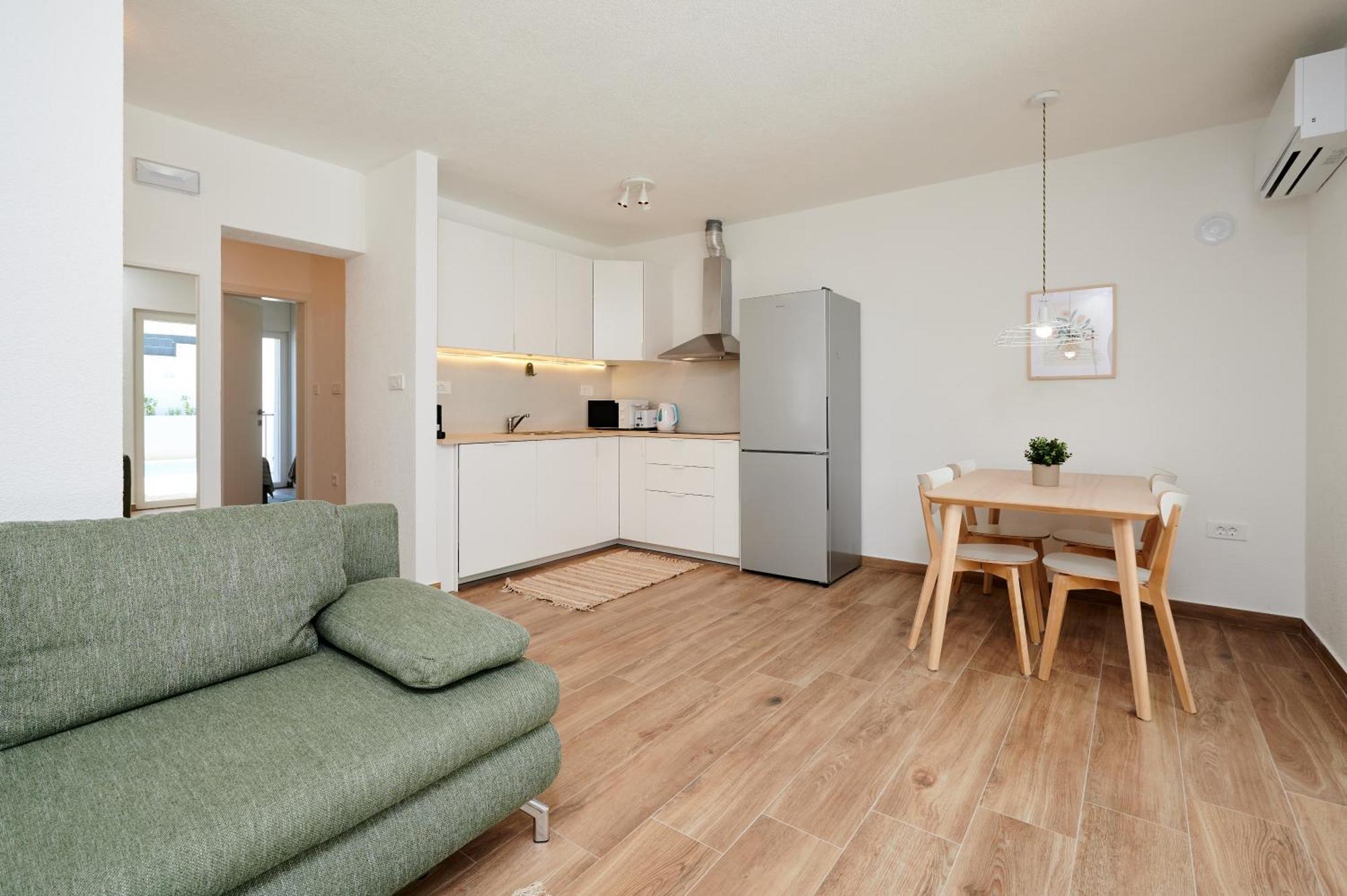 Nela & Sara - 2 Apartments With Heated Swimming Pool Seget Vranjica Extérieur photo
