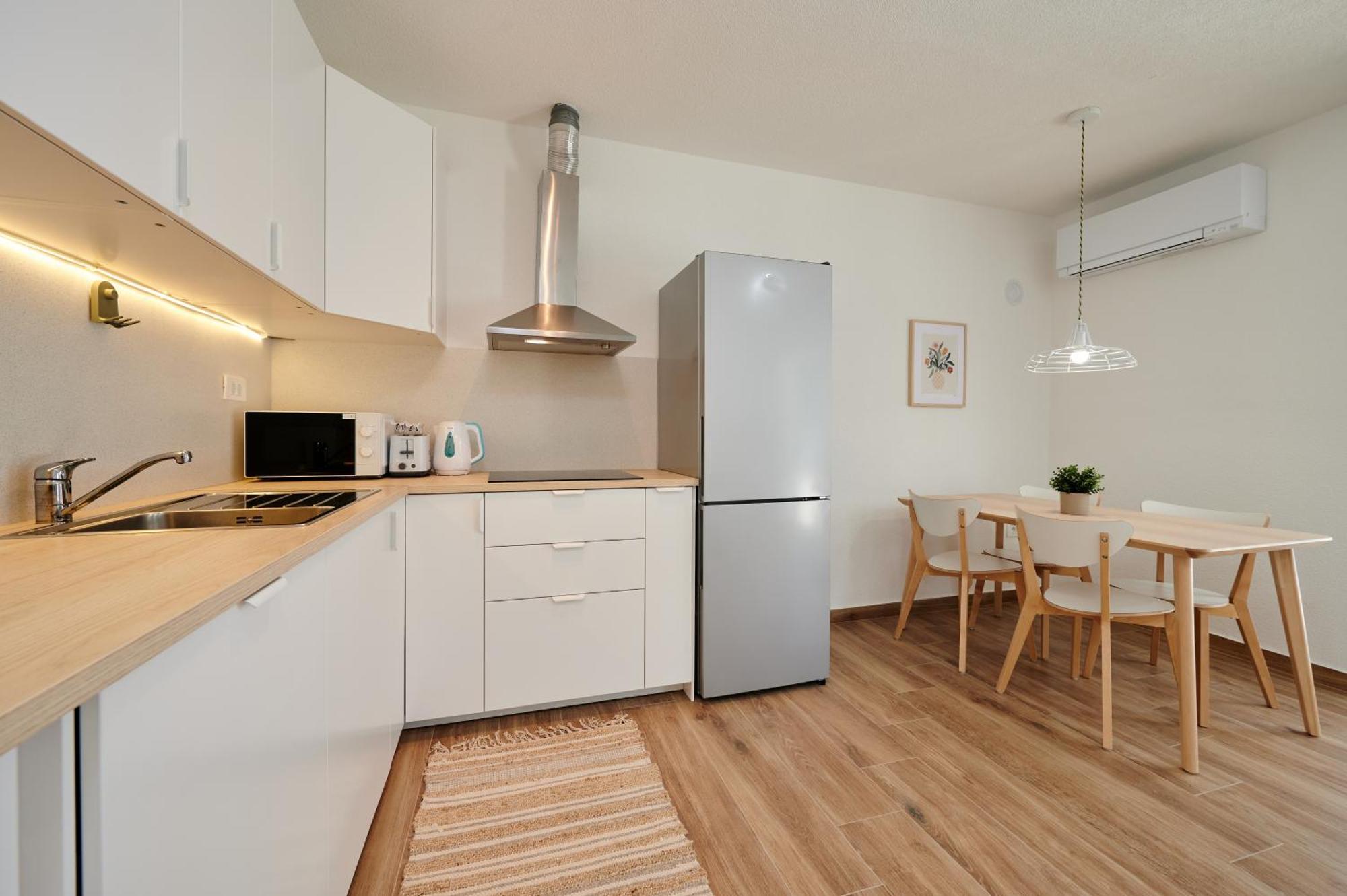 Nela & Sara - 2 Apartments With Heated Swimming Pool Seget Vranjica Extérieur photo